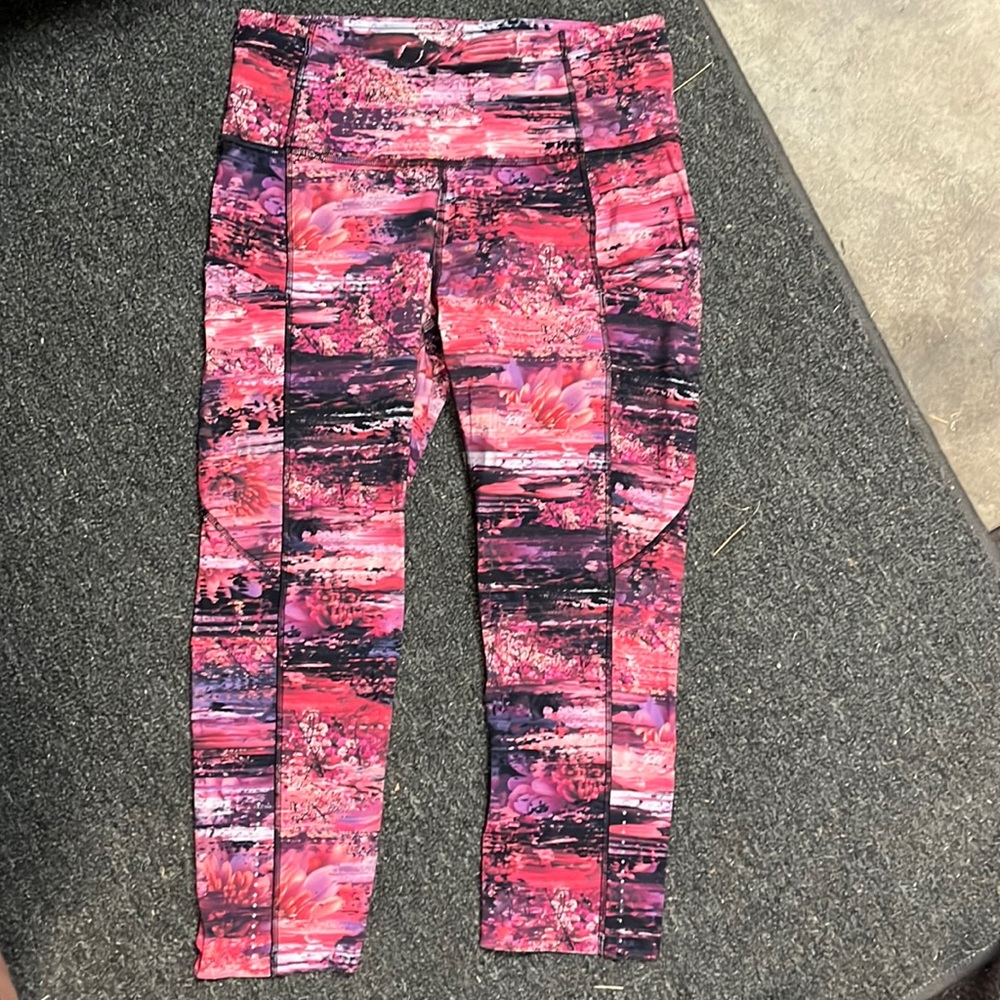 Lululemon Euc fast and free crop 19” size 6